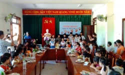 Đoàn thanh niên thị trấn Phú Thịnh phối hợp tổ chức  ngày quốc tế Thiếu nhi 1-6 cho em có hoàn cảnh khó khăn trên địa bàn
