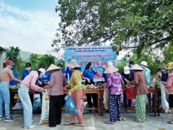 Đoàn xã Tam Lộc tổ chức “Phiên chợ 0”  cho người nghèo