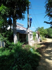 Đoàn xã Tam Lộc tiếp tục ra quân xây dựng công trình “tuyến điện thắp sáng đường quê” tại khu dân cư thôn Tây Lộc và Ma Phan