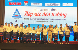 Báo Tuổi Trẻ trao 112 suất học bổng cho tân sinh viên Quảng Nam