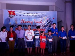 Hình ảnh tại chương trình thắp sáng mơ tuổi trẻ Phú Ninh