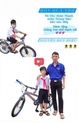 Chi đoàn thôn Trung Đàn, xã Tam Đại trao sổ tiết kiệm 10 triệu đồng và tặng xe đạp cho học sinh nghèo, mồ côi