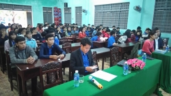 Huyện đoàn Phú Ninh phối hợp tổ chức tư vấn, định hướng nghề nghiệp việc làm cho học sinh khối trường THPT.