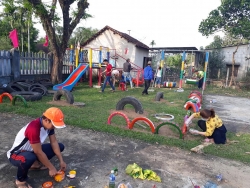 Đoàn xã Tam Phước giúp hoàn thiện hạng mục khu vui chơi tại KDC kiểu mẫu Cẩm Khê