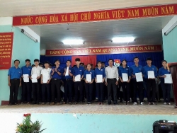 BCH Đoàn trường THPT Trần Văn Dư tổ chức lễ kết nạp lớp Đoàn viên nhân kỷ niệm 87 năm ngày thành lập Đoàn