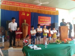 Đoàn xã Tam Lộc phối hợp tổ chức Lễ tuyên dương, khen thưởng năm học 2017-2018 và tổ chức sinh hoạt,vui chơi cho các em thiếu nhi nhân ngày Quốc tế thiếu nhi 1/6