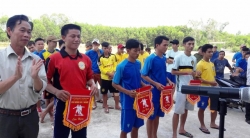 Thị trấn Phú Thịnh tổ chức giải bóng đá Nam 7 người.