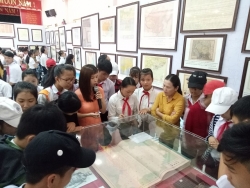 Triển lãm bản đồ và trưng bày tư liệu “Hoàng Sa, Trường Sa của Việt Nam – Những bằng chứng lịch sử và pháp lý”.