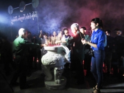 Huyện đoàn Phú Ninh: phối hợp tổ chức “Lễ thắp nến tri ân” và chương trình giao lưu “Tiếp lửa truyền thống” nhân kỷ niệm 69 năm ngày Thương binh - liệt sỹ (27/7/1947 – 27/7/2016).