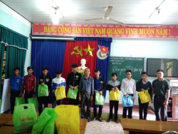 Đoàn trường THPT Nguyễn Dục tổ chức chiến dịch “Xuân ấm áp” năm 2017