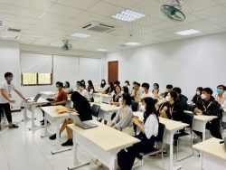 Đoàn trường THPT Trần Văn Dư phối hợp với Trường Đại học FPT tổ chức tư vấn hướng nghiệp cho học sinh với nội dung 