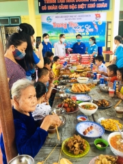 Huyện đoàn Phú Ninh phối hợp tổ chức tặng khu vui chơi và tổ chức tết trung thu cho các em tại trung tâm nuôi dưỡng trẻ em có hoàn cảnh đặc biệt khó khăn