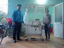 Phú Ninh tổ chức trao tặng phương tiện sinh kế cho thanh niên công nhân bị ảnh hưởng bởi dịch bệnh Covid-19