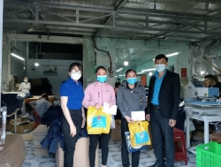 Phú Ninh: Tặng quà cho thanh niên, công nhân lao động tại các Khu công nghiệp bị ảnh hưởng bởi dịch Covid-19