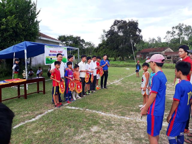 Đoàn xã Tam Vinh phối hợp tổ chức giải bóng đá  Nam U15 và U23 năm 2018