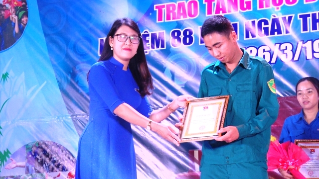 Huyện đoàn Phú Ninh tổ chức liên hoan “ Nhịp điệu tuổi trẻ” - Tuyên dương Chi đoàn tiêu biểu và trao học bổng "Thắp sáng ước mơ thiêu nhi Phú Ninh"